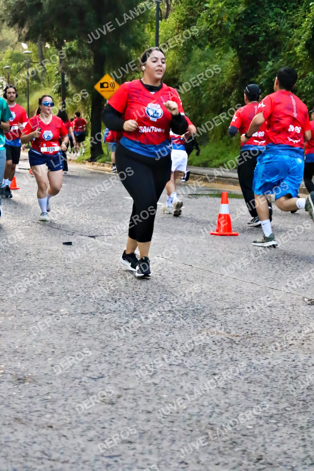 Foto de la CARRERA BIMBO GLOBAL RACE GUADALAJARA en Centro Comercial Andares, Blvd. Puerta de Hierro 4965, Zapopan a las 07:03 · dorsal 3208