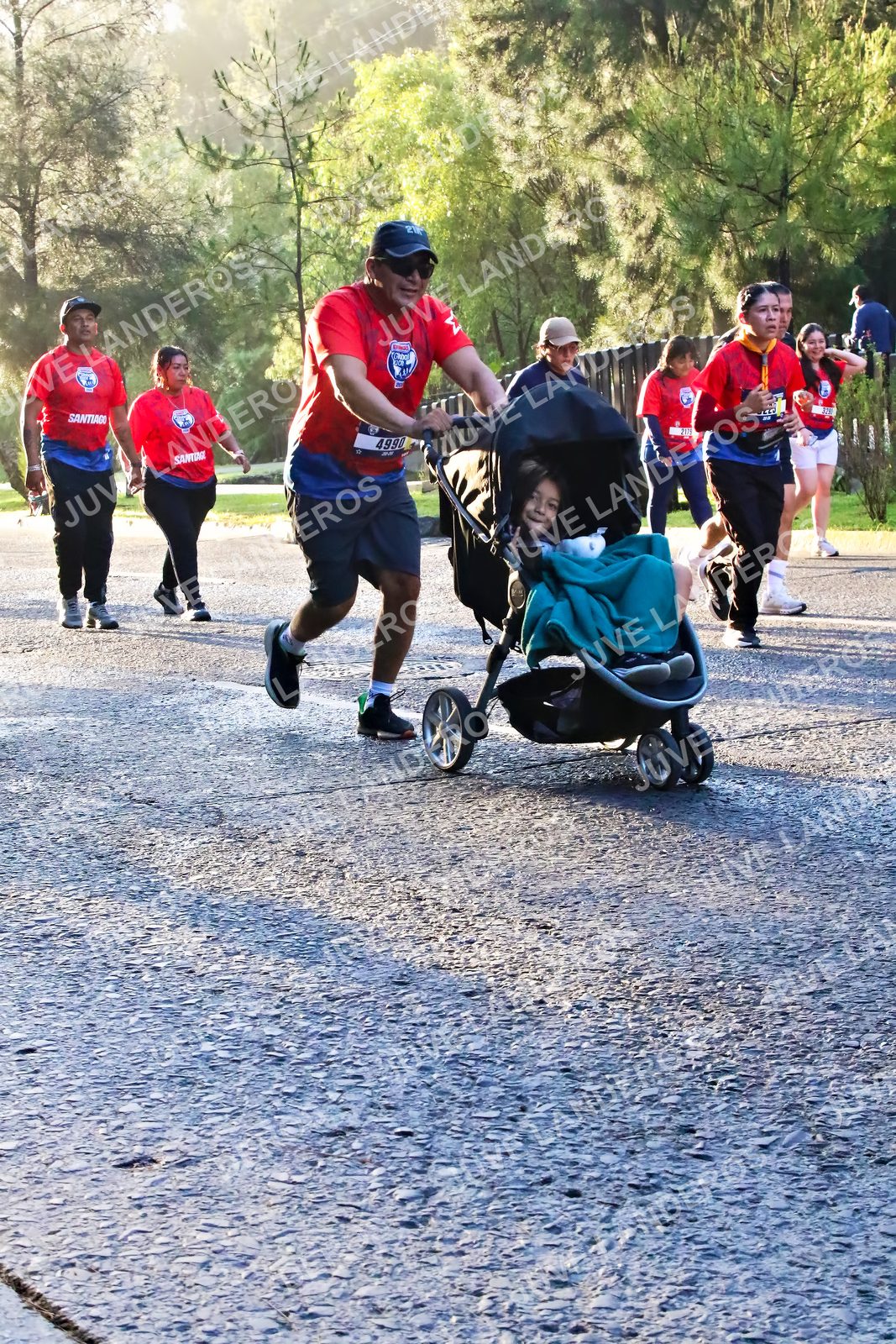 Foto de la CARRERA BIMBO GLOBAL RACE GUADALAJARA en Centro Comercial Andares, Blvd. Puerta de Hierro 4965, Zapopan a las 07:23 · dorsal 4990