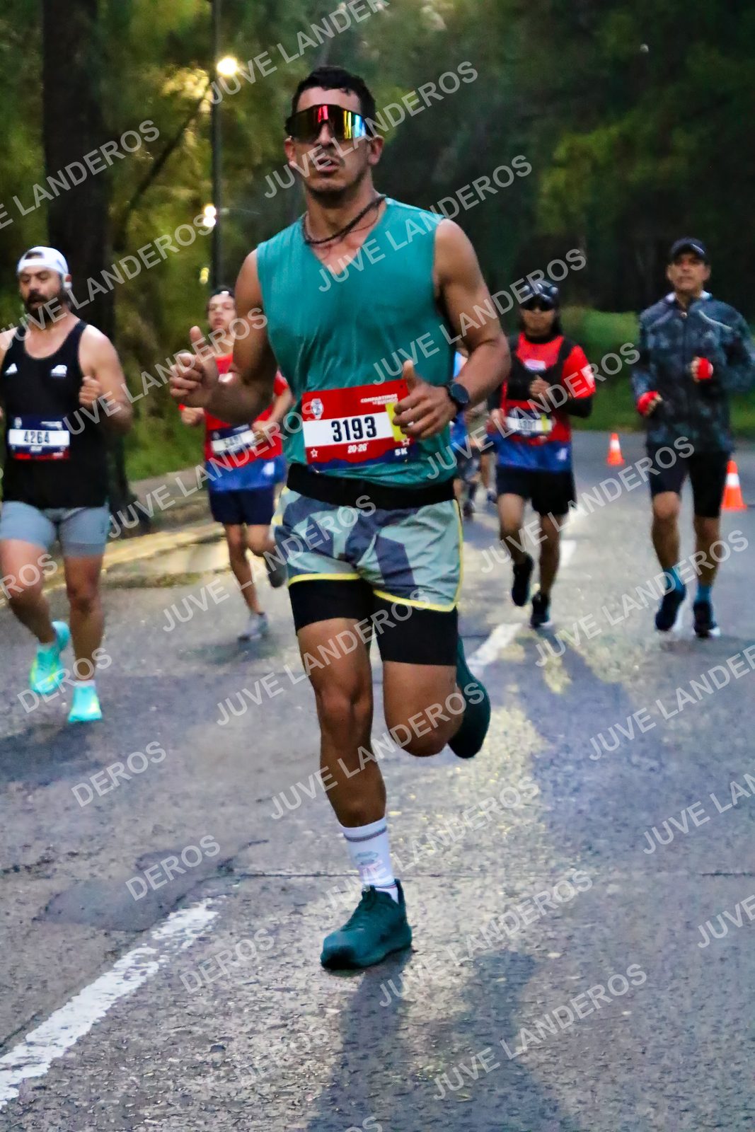 Foto de la CARRERA BIMBO GLOBAL RACE GUADALAJARA en Centro Comercial Andares, Blvd. Puerta de Hierro 4965, Zapopan a las 06:37 · dorsal 3193, 4264