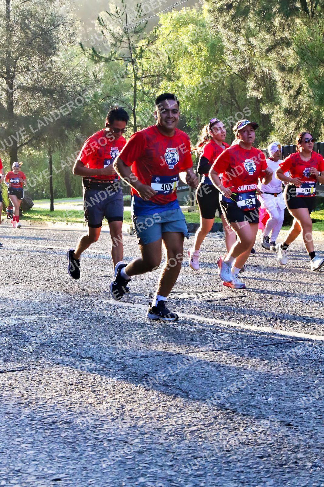 Foto de la CARRERA BIMBO GLOBAL RACE GUADALAJARA en Centro Comercial Andares, Blvd. Puerta de Hierro 4965, Zapopan a las 07:25 · dorsal 4019, 5214, 5319