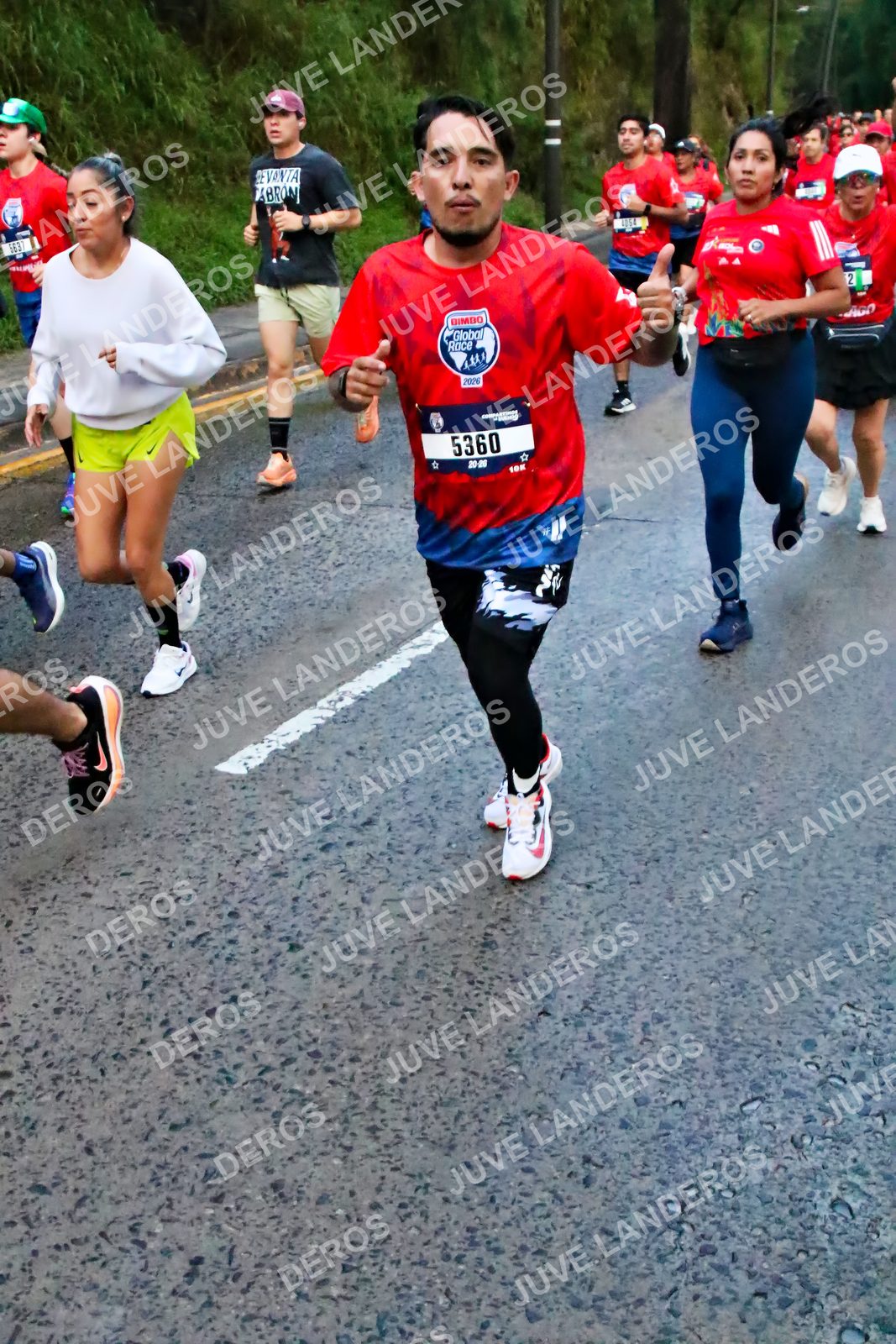 Foto de la CARRERA BIMBO GLOBAL RACE GUADALAJARA en Centro Comercial Andares, Blvd. Puerta de Hierro 4965, Zapopan a las 04:48 · dorsal 5360