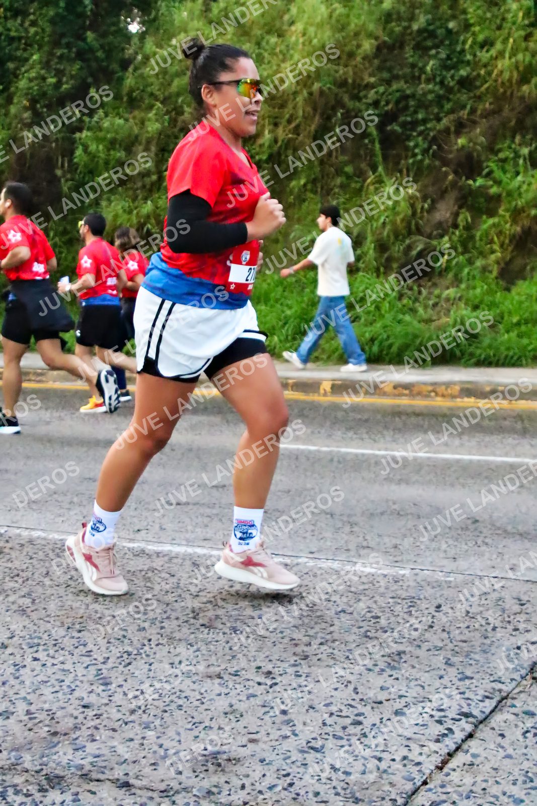 Foto de la CARRERA BIMBO GLOBAL RACE GUADALAJARA en Centro Comercial Andares, Blvd. Puerta de Hierro 4965, Zapopan a las 06:55 · dorsal 27, 2024