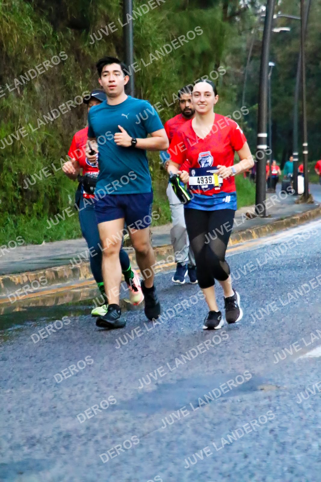 Foto de la CARRERA BIMBO GLOBAL RACE GUADALAJARA en Centro Comercial Andares, Blvd. Puerta de Hierro 4965, Zapopan a las 04:53 · dorsal 4939