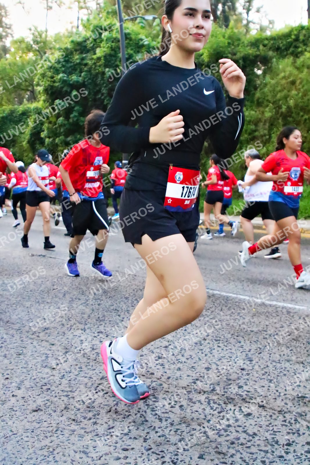 Foto de la CARRERA BIMBO GLOBAL RACE GUADALAJARA en Centro Comercial Andares, Blvd. Puerta de Hierro 4965, Zapopan a las 06:59 · dorsal 17674, 1433