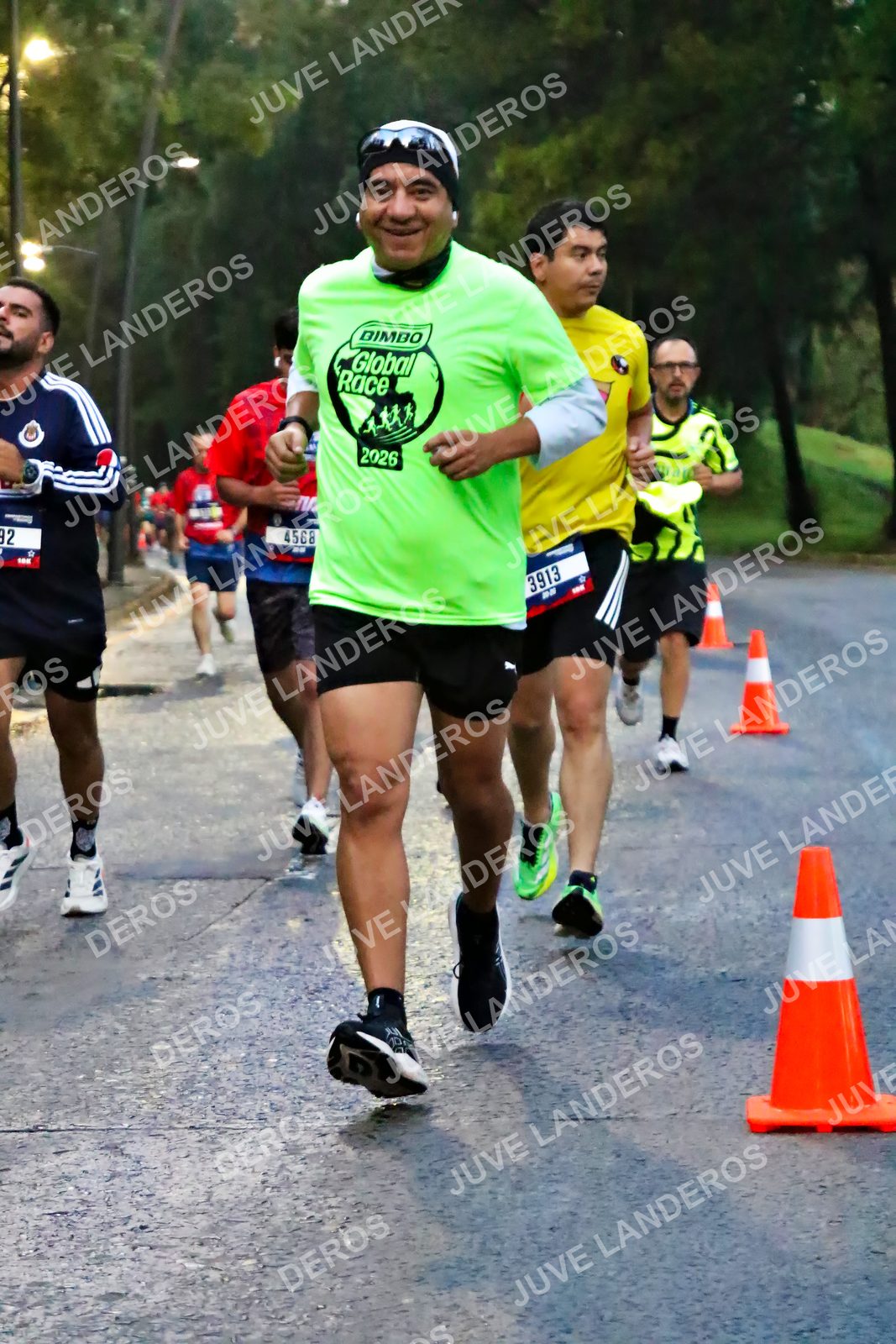 Foto de la CARRERA BIMBO GLOBAL RACE GUADALAJARA en Centro Comercial Andares, Blvd. Puerta de Hierro 4965, Zapopan a las 06:39 · dorsal 3913, 4568, 92