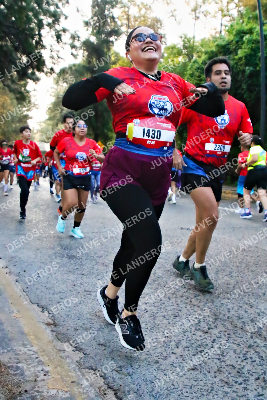 Foto de la CARRERA BIMBO GLOBAL RACE GUADALAJARA en Centro Comercial Andares, Blvd. Puerta de Hierro 4965, Zapopan a las 06:58 · dorsal 1430, 2300, 2728