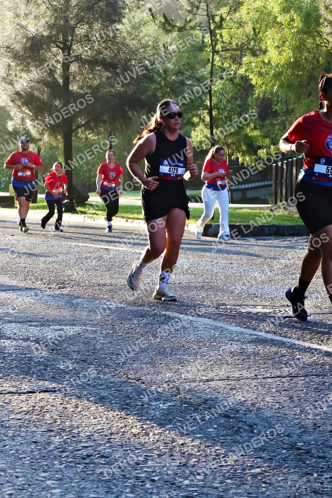 Foto de la CARRERA BIMBO GLOBAL RACE GUADALAJARA en Centro Comercial Andares, Blvd. Puerta de Hierro 4965, Zapopan a las 07:25 · dorsal 4129