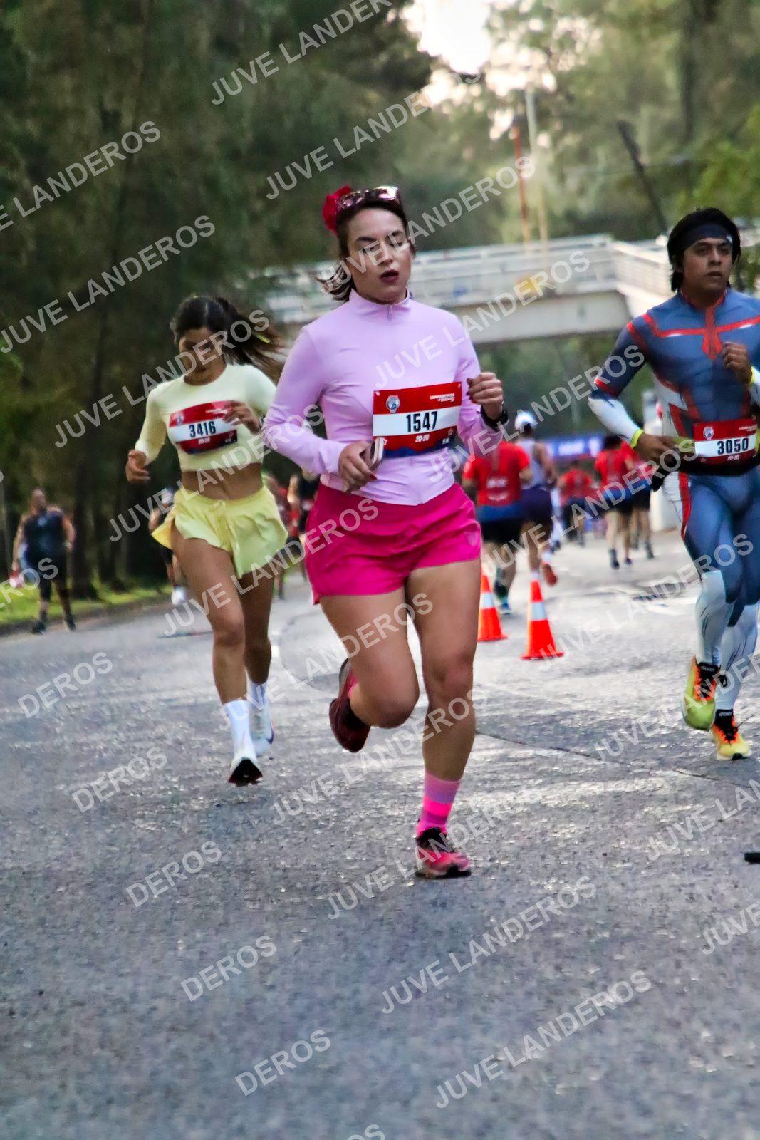Foto de la CARRERA BIMBO GLOBAL RACE GUADALAJARA en Centro Comercial Andares, Blvd. Puerta de Hierro 4965, Zapopan a las 04:56 · dorsal 1547, 3416, 3050