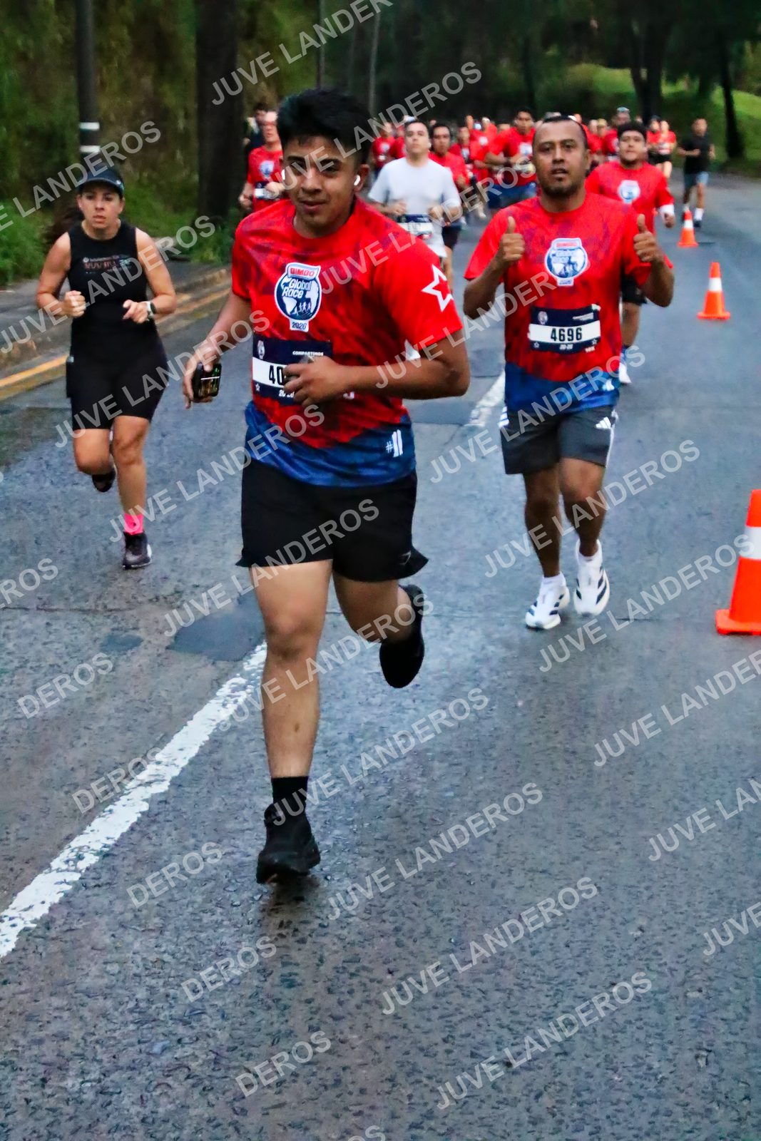 Foto de la CARRERA BIMBO GLOBAL RACE GUADALAJARA en Centro Comercial Andares, Blvd. Puerta de Hierro 4965, Zapopan a las 06:40 · dorsal 4696, 40