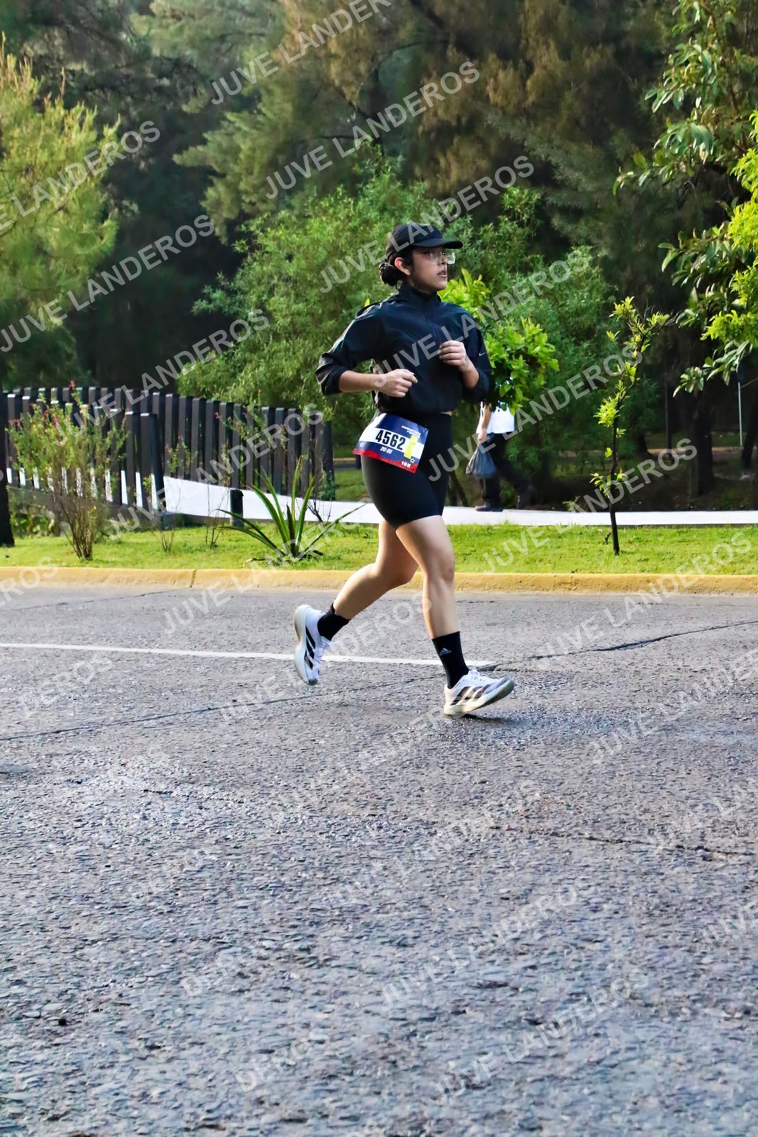 Foto de la CARRERA BIMBO GLOBAL RACE GUADALAJARA en Centro Comercial Andares, Blvd. Puerta de Hierro 4965, Zapopan a las 07:35 · dorsal 4562