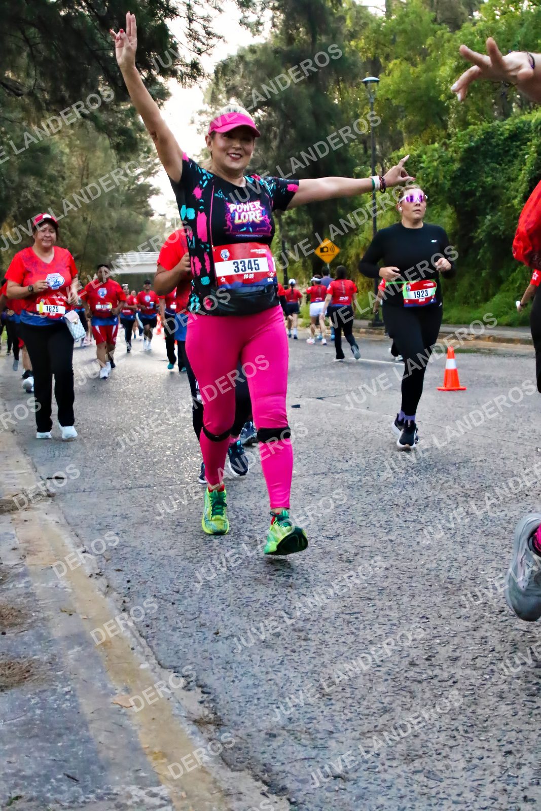 Foto de la CARRERA BIMBO GLOBAL RACE GUADALAJARA en Centro Comercial Andares, Blvd. Puerta de Hierro 4965, Zapopan a las 07:03 · dorsal 1829, 3345, 1923