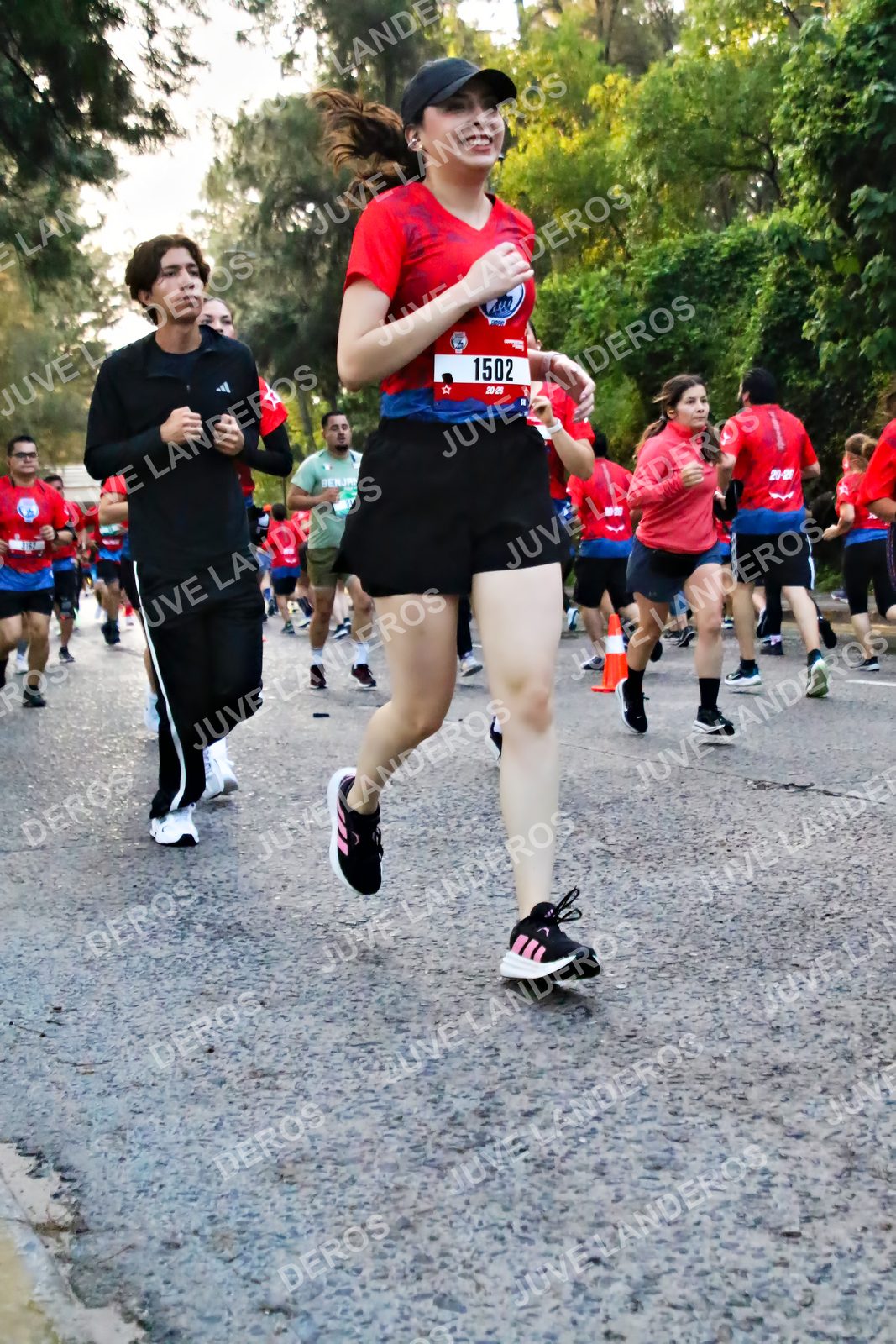 Foto de la CARRERA BIMBO GLOBAL RACE GUADALAJARA en Centro Comercial Andares, Blvd. Puerta de Hierro 4965, Zapopan a las 06:57 · dorsal 1502