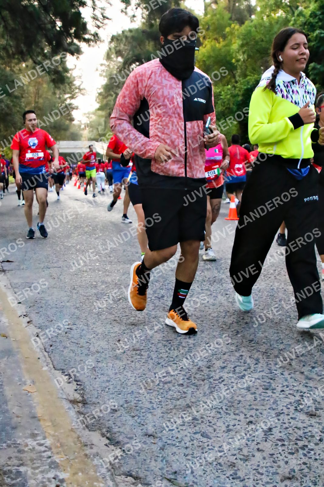 Foto de la CARRERA BIMBO GLOBAL RACE GUADALAJARA en Centro Comercial Andares, Blvd. Puerta de Hierro 4965, Zapopan a las 06:56 · dorsal 2114, 1526