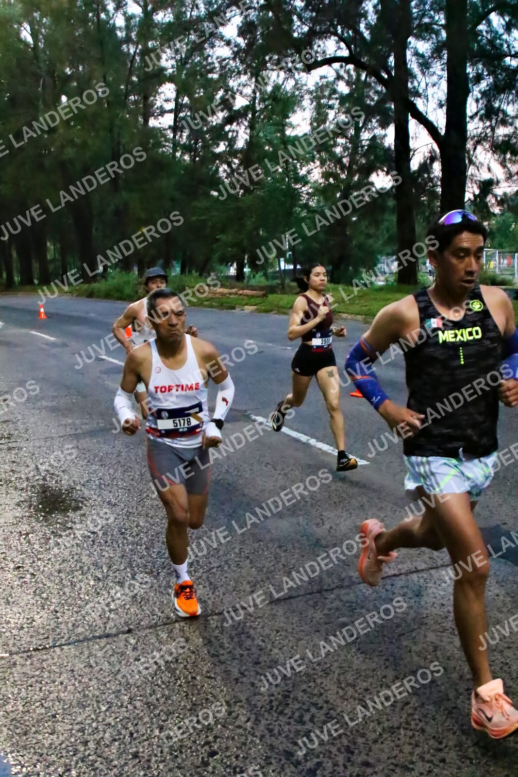 Foto de la CARRERA BIMBO GLOBAL RACE GUADALAJARA en Centro Comercial Andares, Blvd. Puerta de Hierro 4965, Zapopan a las 06:35 · dorsal 5178