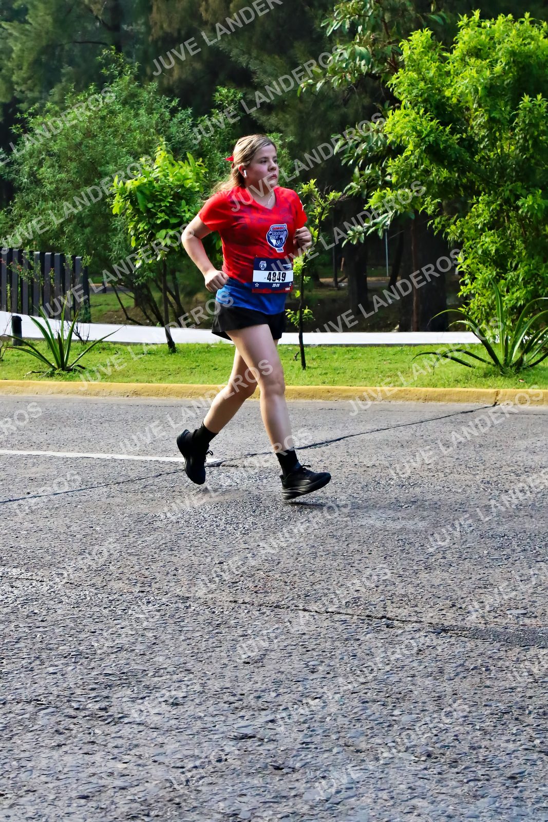 Foto de la CARRERA BIMBO GLOBAL RACE GUADALAJARA en Centro Comercial Andares, Blvd. Puerta de Hierro 4965, Zapopan a las 07:44 · dorsal 4849