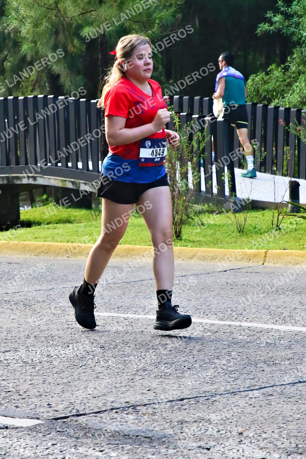 Foto de la CARRERA BIMBO GLOBAL RACE GUADALAJARA en Centro Comercial Andares, Blvd. Puerta de Hierro 4965, Zapopan a las 07:44 · dorsal 4849