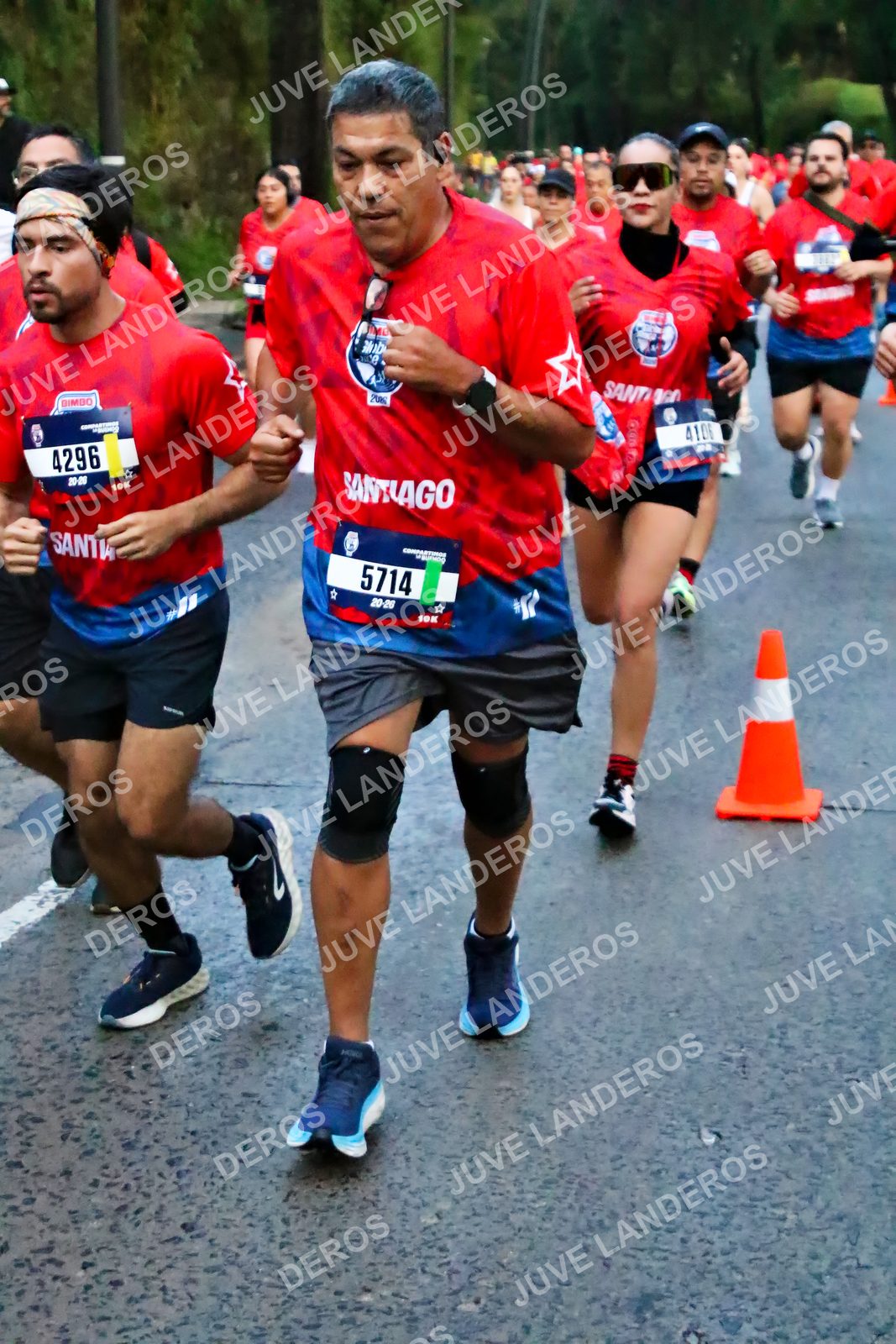 Foto de la CARRERA BIMBO GLOBAL RACE GUADALAJARA en Centro Comercial Andares, Blvd. Puerta de Hierro 4965, Zapopan a las 04:48 · dorsal 5714, 4296, 4106