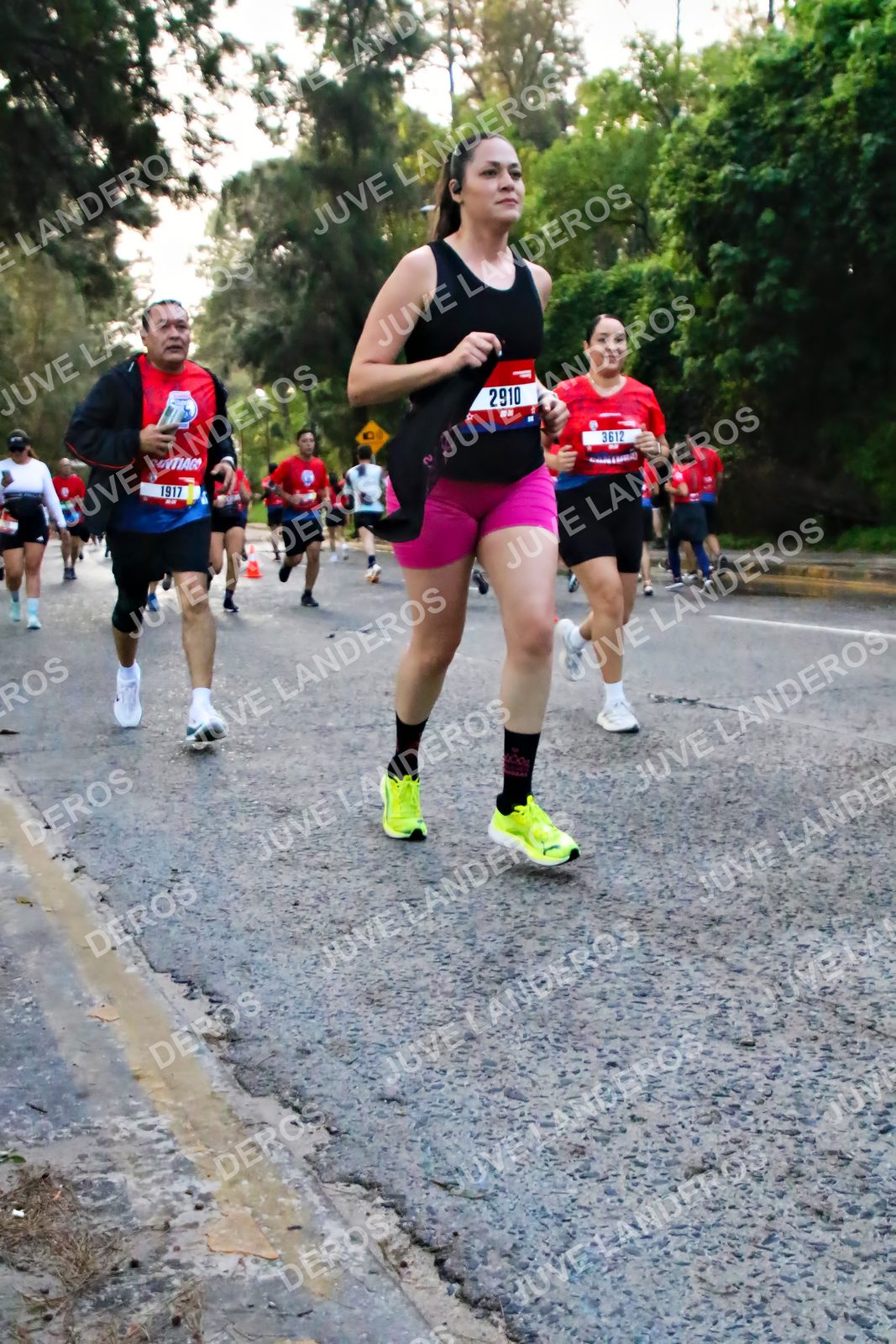 Foto de la CARRERA BIMBO GLOBAL RACE GUADALAJARA en Centro Comercial Andares, Blvd. Puerta de Hierro 4965, Zapopan a las 06:55 · dorsal 2910, 3612, 1917