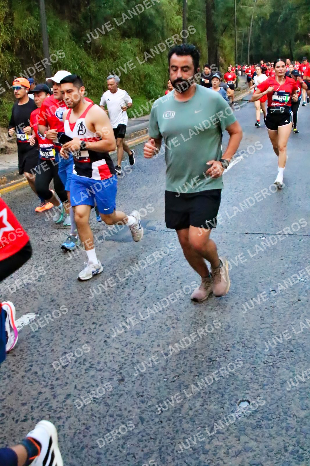 Foto de la CARRERA BIMBO GLOBAL RACE GUADALAJARA en Centro Comercial Andares, Blvd. Puerta de Hierro 4965, Zapopan a las 04:49 · dorsal 3924, 3991, 5141
