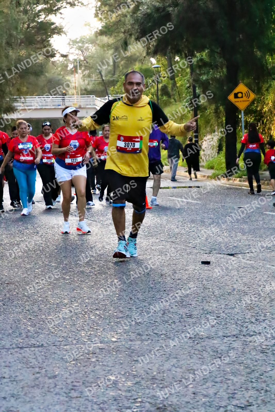Foto de la CARRERA BIMBO GLOBAL RACE GUADALAJARA en Centro Comercial Andares, Blvd. Puerta de Hierro 4965, Zapopan a las 07:06 · dorsal 3070, 1221, 2392, 3001