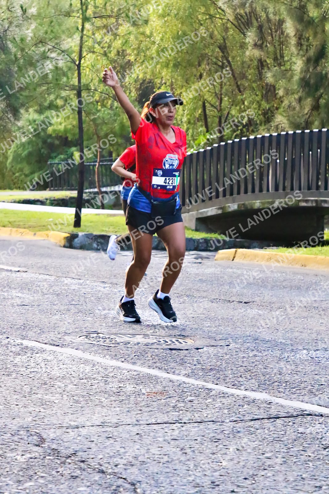Foto de la CARRERA BIMBO GLOBAL RACE GUADALAJARA en Centro Comercial Andares, Blvd. Puerta de Hierro 4965, Zapopan a las 07:36 · dorsal 4231