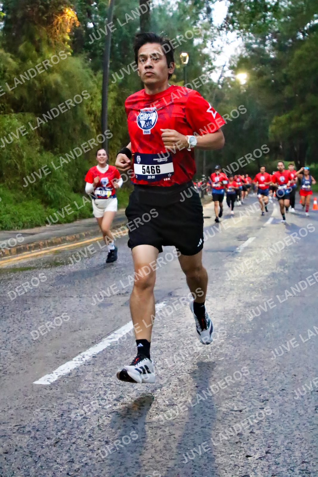 Foto de la CARRERA BIMBO GLOBAL RACE GUADALAJARA en Centro Comercial Andares, Blvd. Puerta de Hierro 4965, Zapopan a las 06:39 · dorsal 5466, 4972