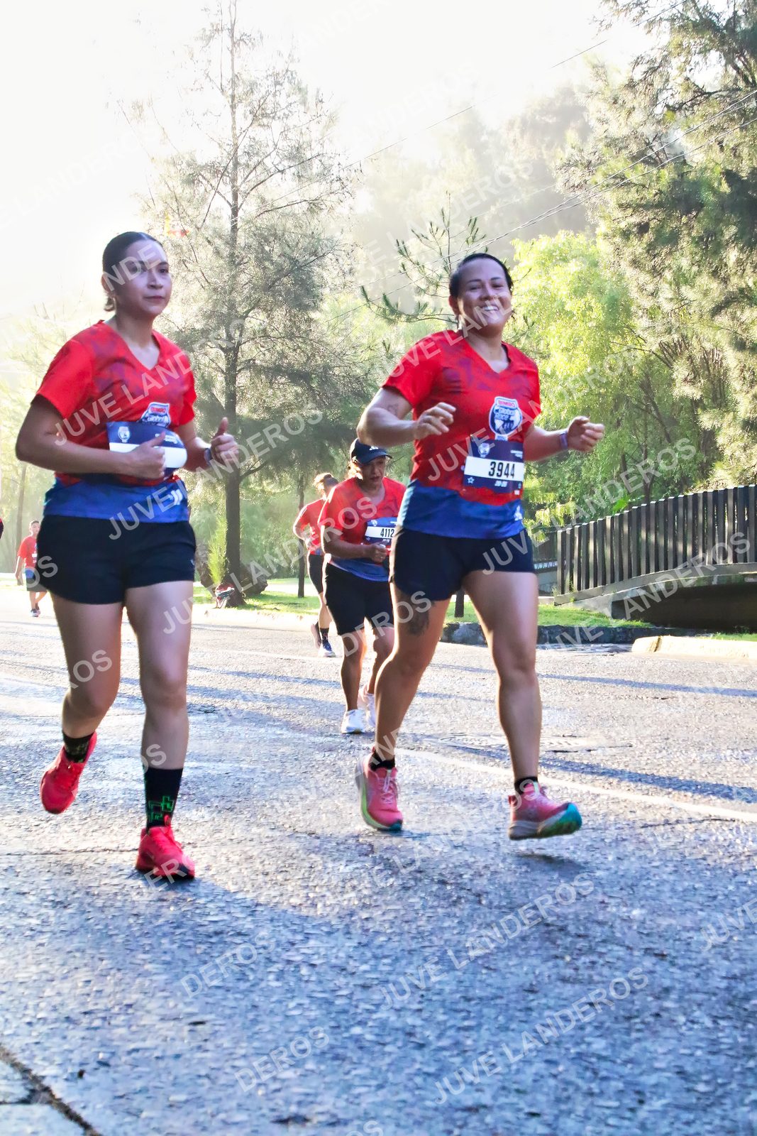 Foto de la CARRERA BIMBO GLOBAL RACE GUADALAJARA en Centro Comercial Andares, Blvd. Puerta de Hierro 4965, Zapopan a las 07:27 · dorsal 3944, 4112