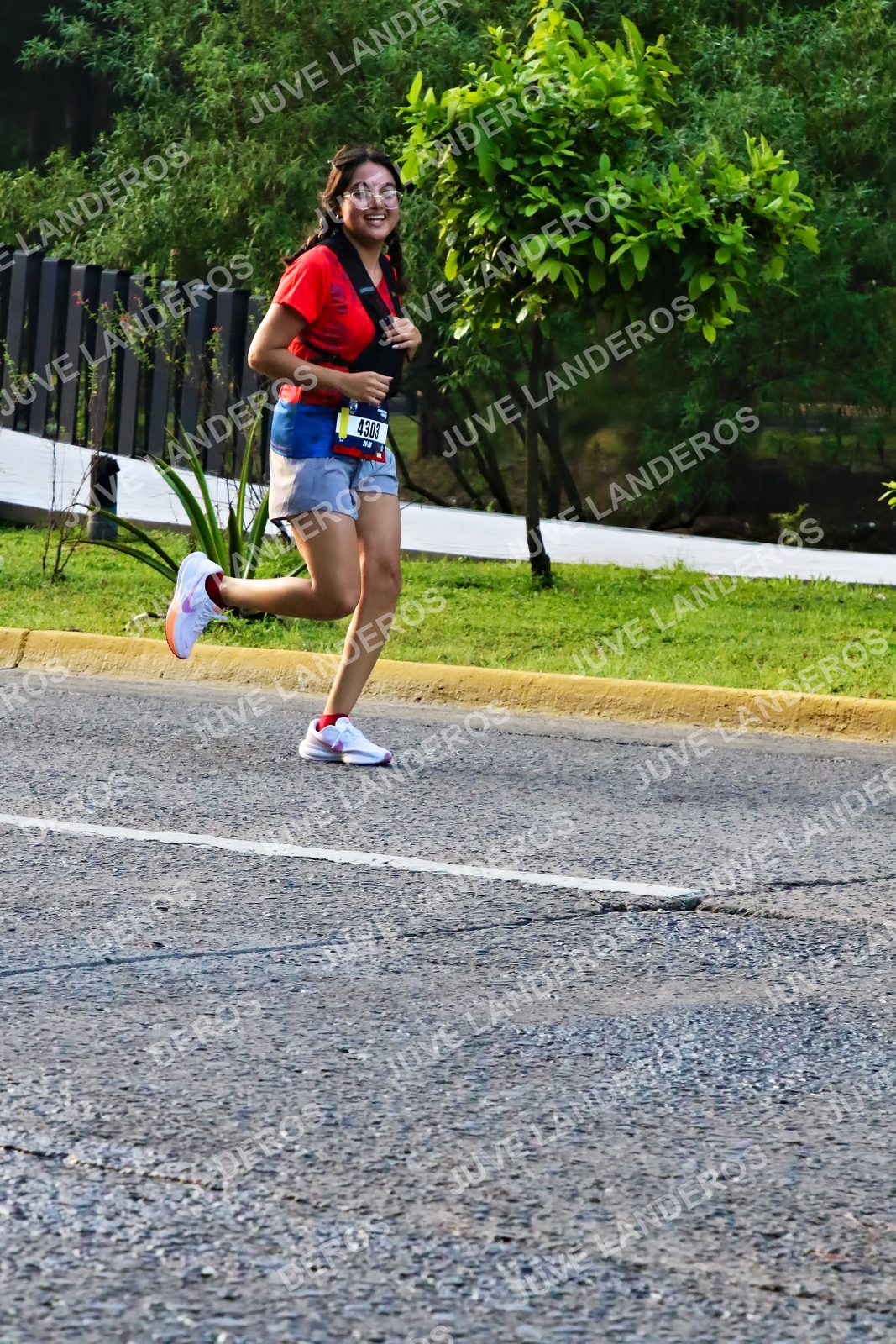 Foto de la CARRERA BIMBO GLOBAL RACE GUADALAJARA en Centro Comercial Andares, Blvd. Puerta de Hierro 4965, Zapopan a las 07:36 · dorsal 4303