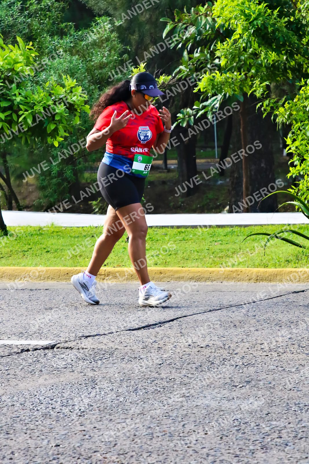Foto de la CARRERA BIMBO GLOBAL RACE GUADALAJARA en Centro Comercial Andares, Blvd. Puerta de Hierro 4965, Zapopan a las 07:47 · dorsal 66