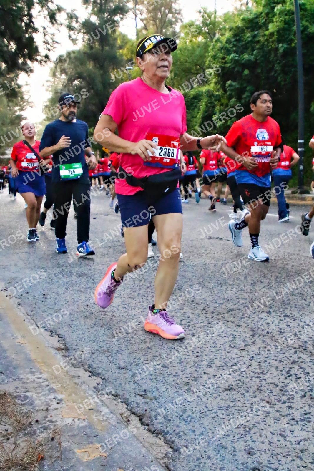 Foto de la CARRERA BIMBO GLOBAL RACE GUADALAJARA en Centro Comercial Andares, Blvd. Puerta de Hierro 4965, Zapopan a las 06:59 · dorsal 2366, 1652, 765
