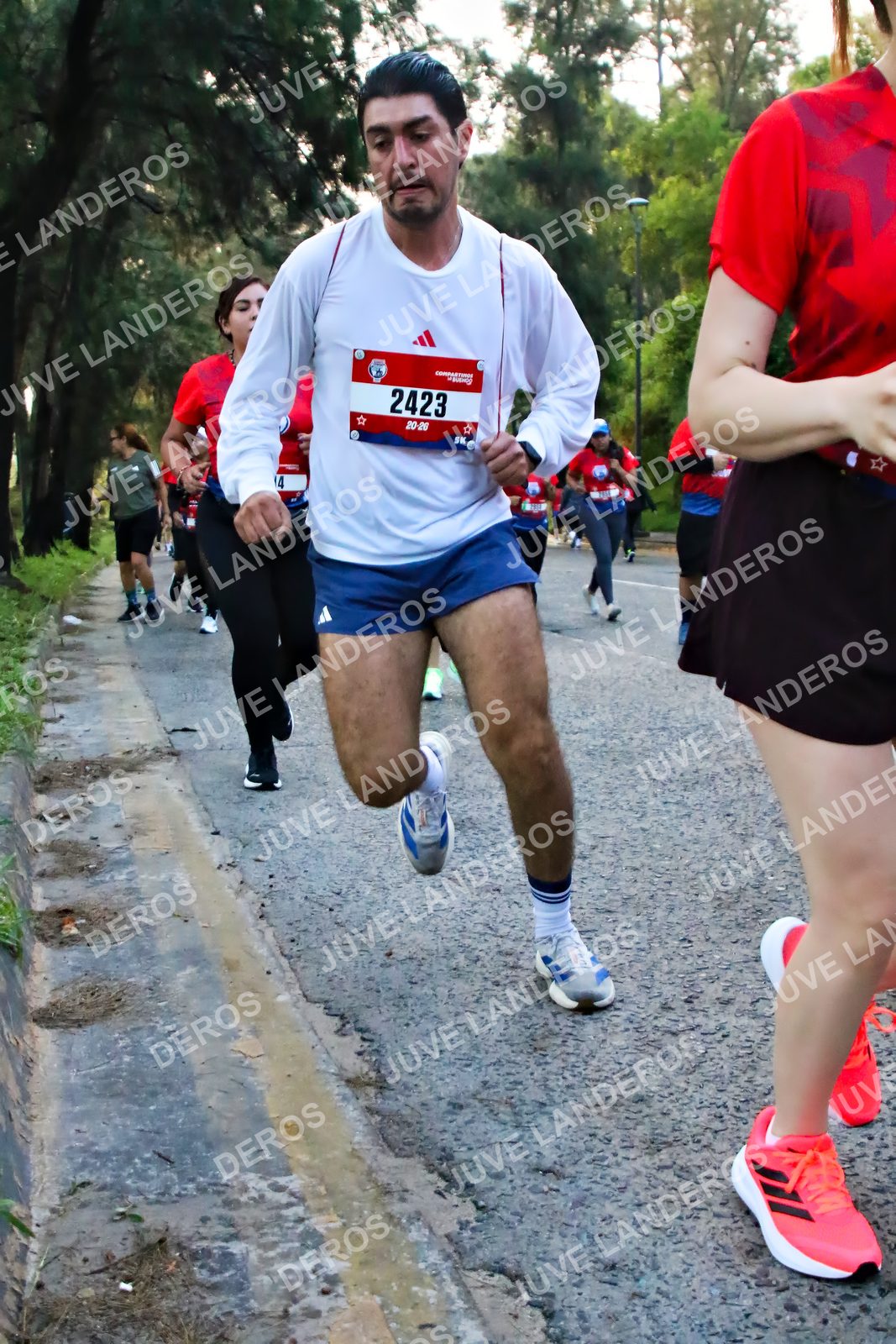 Foto de la CARRERA BIMBO GLOBAL RACE GUADALAJARA en Centro Comercial Andares, Blvd. Puerta de Hierro 4965, Zapopan a las 07:04 · dorsal 2423