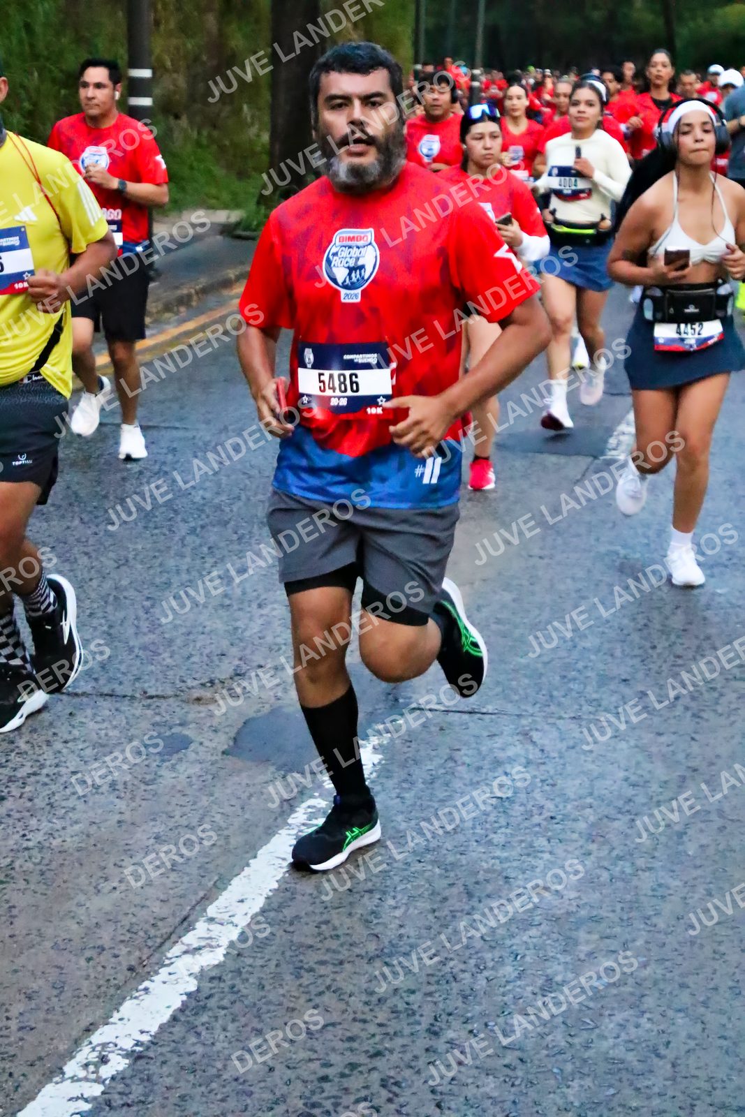 Foto de la CARRERA BIMBO GLOBAL RACE GUADALAJARA en Centro Comercial Andares, Blvd. Puerta de Hierro 4965, Zapopan a las 06:41 · dorsal 5486, 4452, 4004