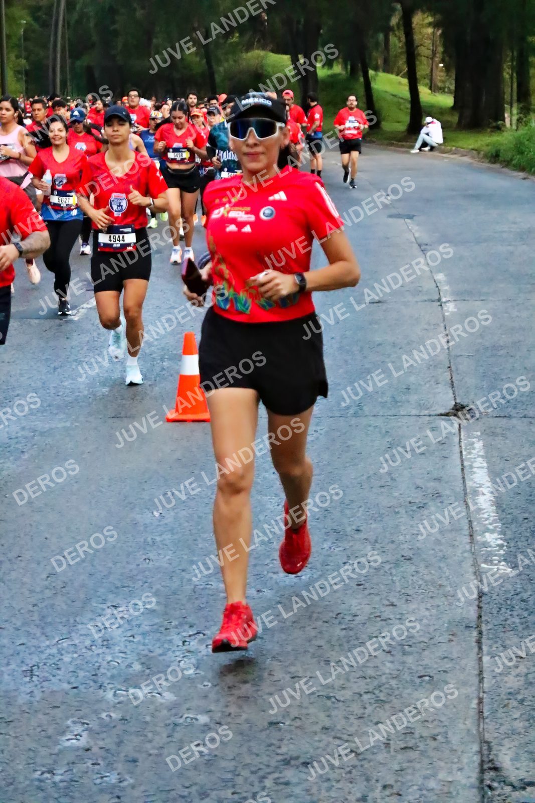 Foto de la CARRERA BIMBO GLOBAL RACE GUADALAJARA en Centro Comercial Andares, Blvd. Puerta de Hierro 4965, Zapopan a las 04:49 · dorsal 4944