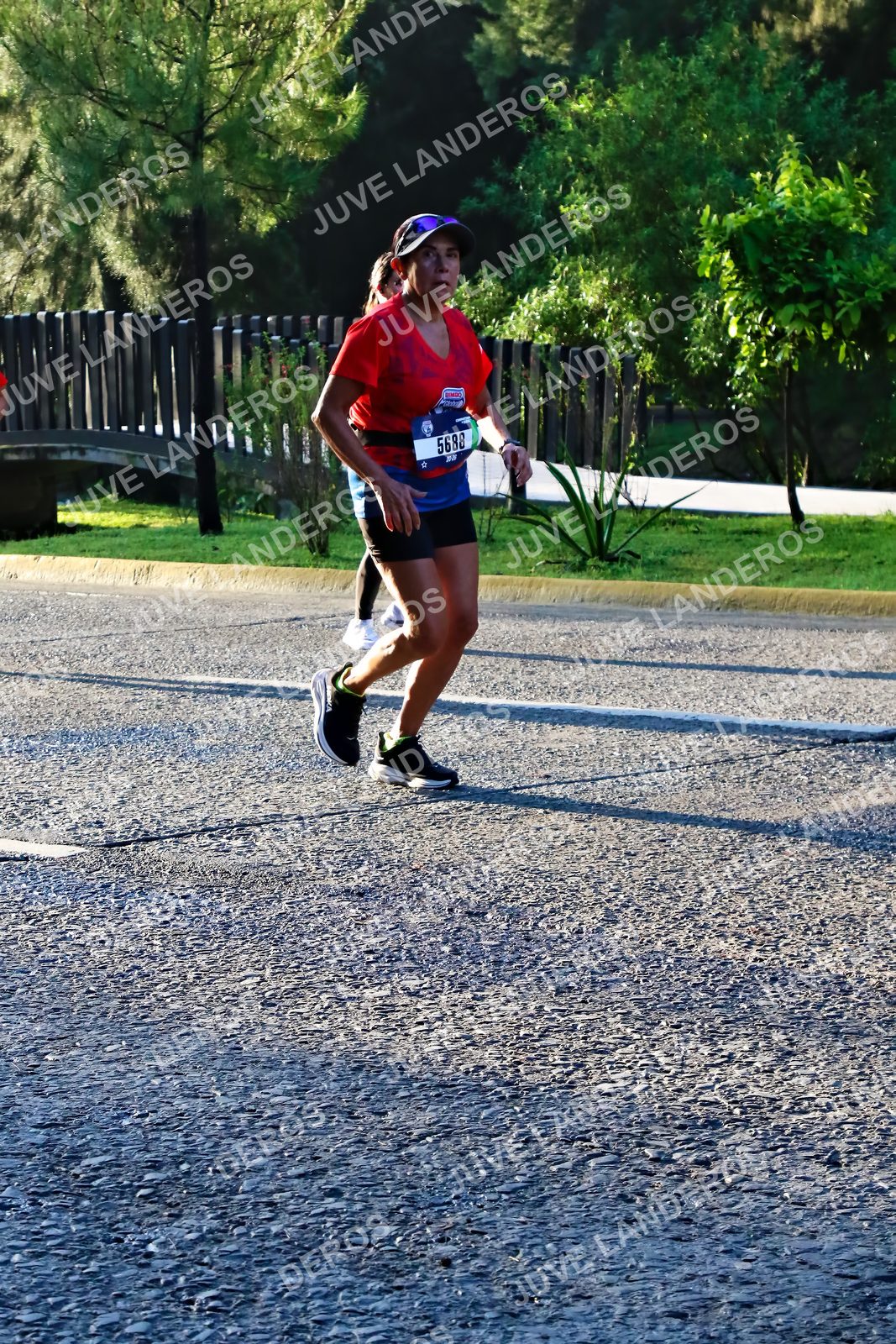 Foto de la CARRERA BIMBO GLOBAL RACE GUADALAJARA en Centro Comercial Andares, Blvd. Puerta de Hierro 4965, Zapopan a las 07:29 · dorsal 5688