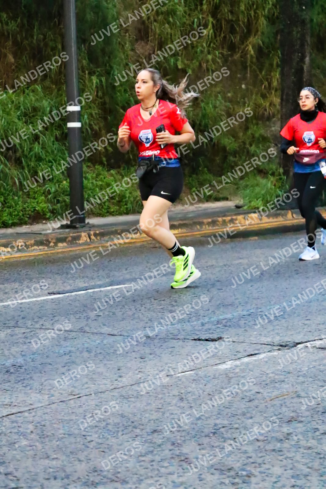 Foto de la CARRERA BIMBO GLOBAL RACE GUADALAJARA en Centro Comercial Andares, Blvd. Puerta de Hierro 4965, Zapopan a las 04:54