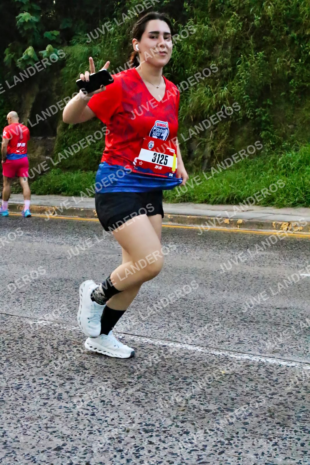 Foto de la CARRERA BIMBO GLOBAL RACE GUADALAJARA en Centro Comercial Andares, Blvd. Puerta de Hierro 4965, Zapopan a las 07:09 · dorsal 3125