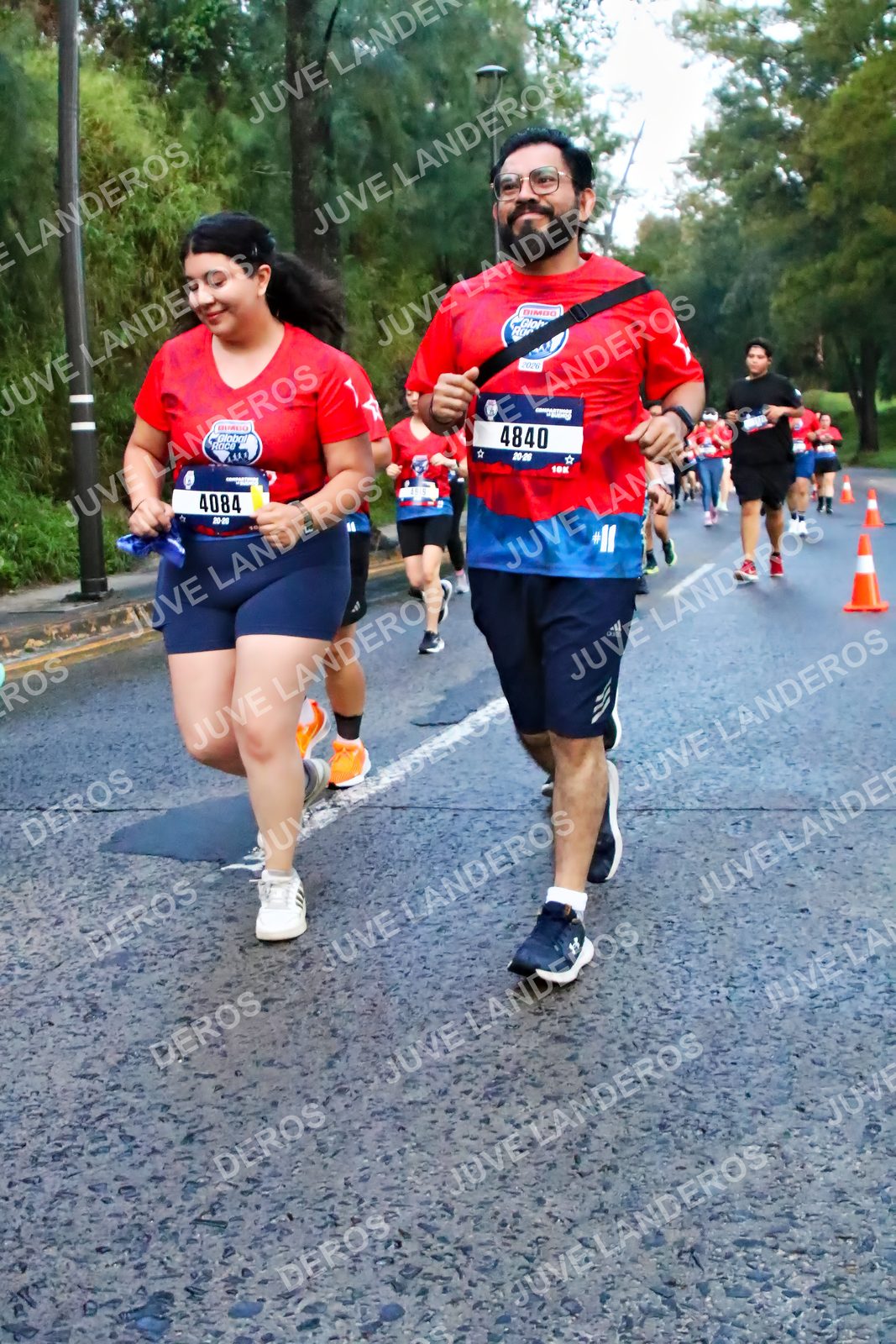 Foto de la CARRERA BIMBO GLOBAL RACE GUADALAJARA en Centro Comercial Andares, Blvd. Puerta de Hierro 4965, Zapopan a las 04:51 · dorsal 4084, 4840