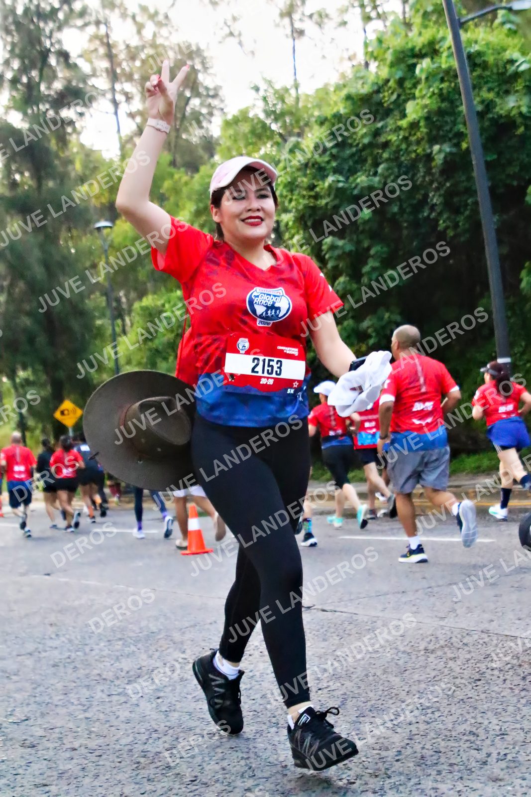 Foto de la CARRERA BIMBO GLOBAL RACE GUADALAJARA en Centro Comercial Andares, Blvd. Puerta de Hierro 4965, Zapopan a las 04:59 · dorsal 2153, 2020