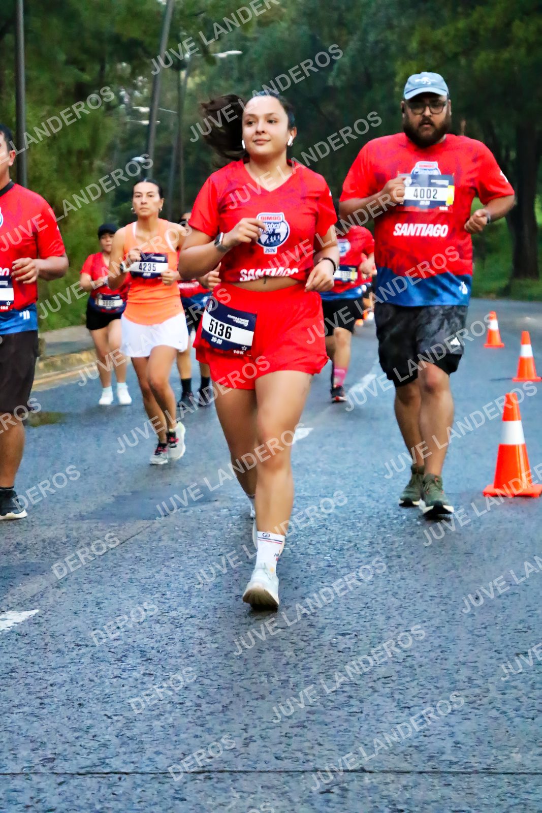 Foto de la CARRERA BIMBO GLOBAL RACE GUADALAJARA en Centro Comercial Andares, Blvd. Puerta de Hierro 4965, Zapopan a las 04:51 · dorsal 4002, 4235, 5136