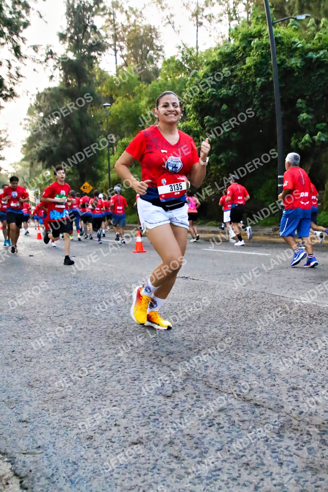 Foto de la CARRERA BIMBO GLOBAL RACE GUADALAJARA en Centro Comercial Andares, Blvd. Puerta de Hierro 4965, Zapopan a las 05:00 · dorsal 3135