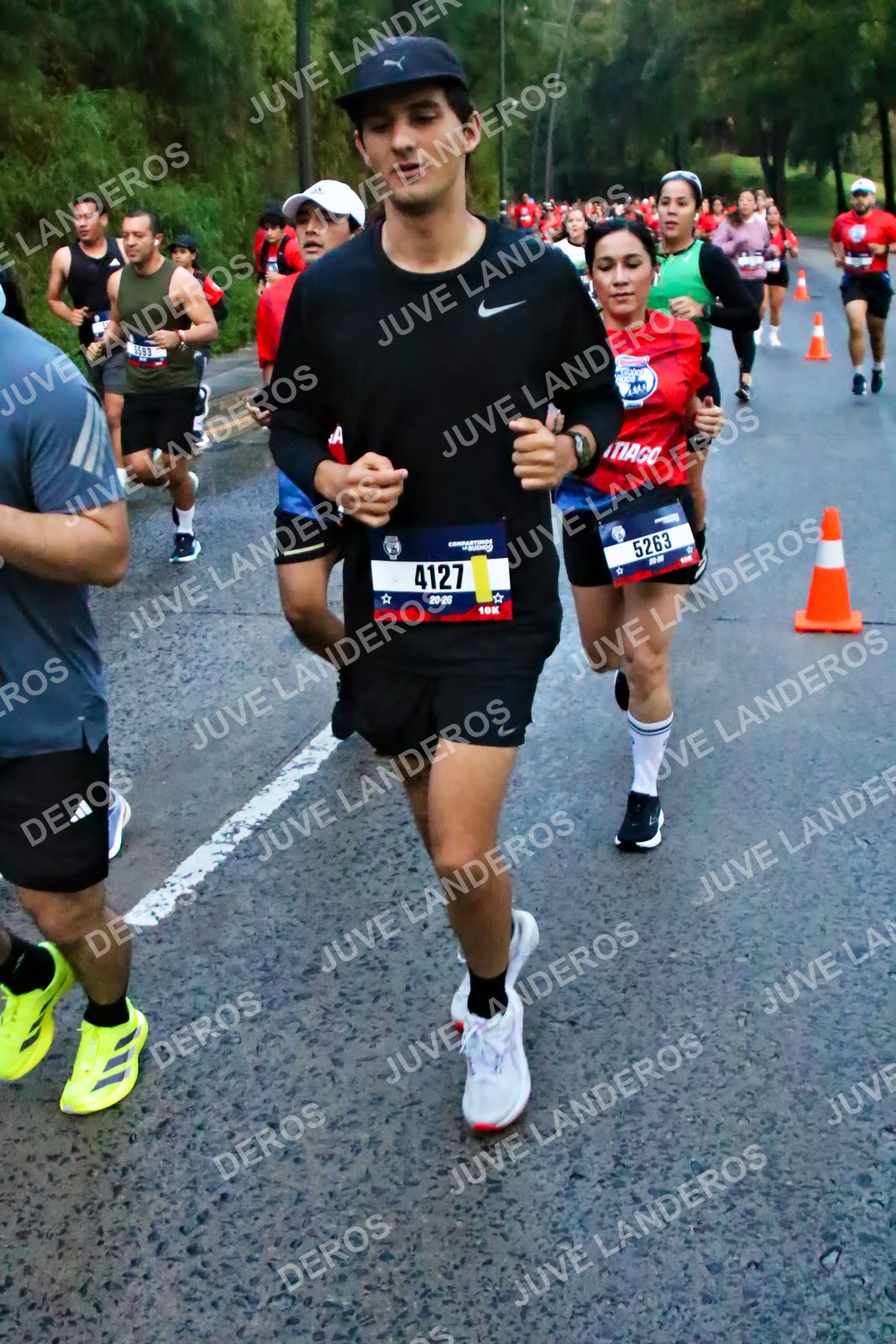 Foto de la CARRERA BIMBO GLOBAL RACE GUADALAJARA en Centro Comercial Andares, Blvd. Puerta de Hierro 4965, Zapopan a las 06:41 · dorsal 4127, 5263