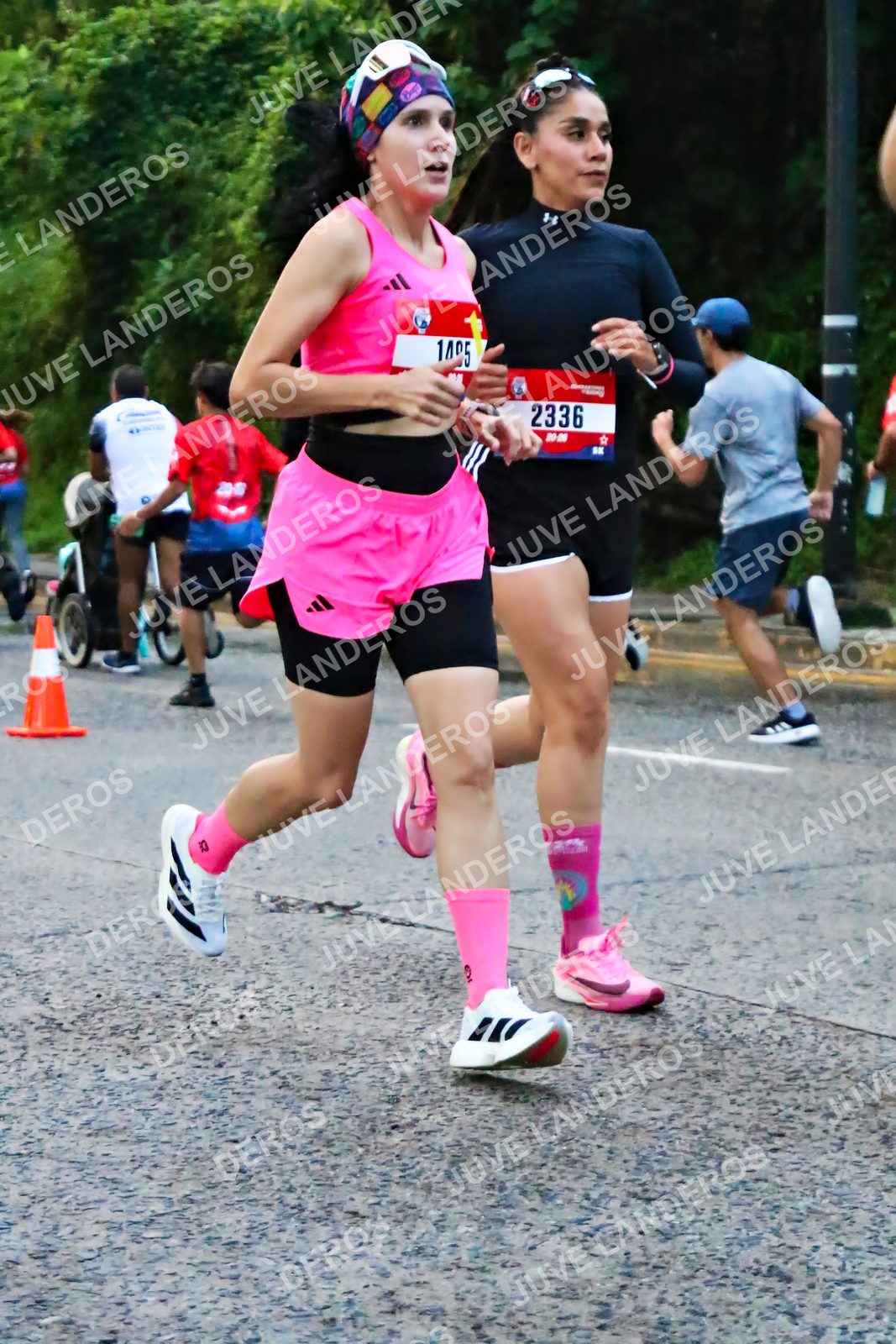Foto de la CARRERA BIMBO GLOBAL RACE GUADALAJARA en Centro Comercial Andares, Blvd. Puerta de Hierro 4965, Zapopan a las 04:57 · dorsal 2336, 1485