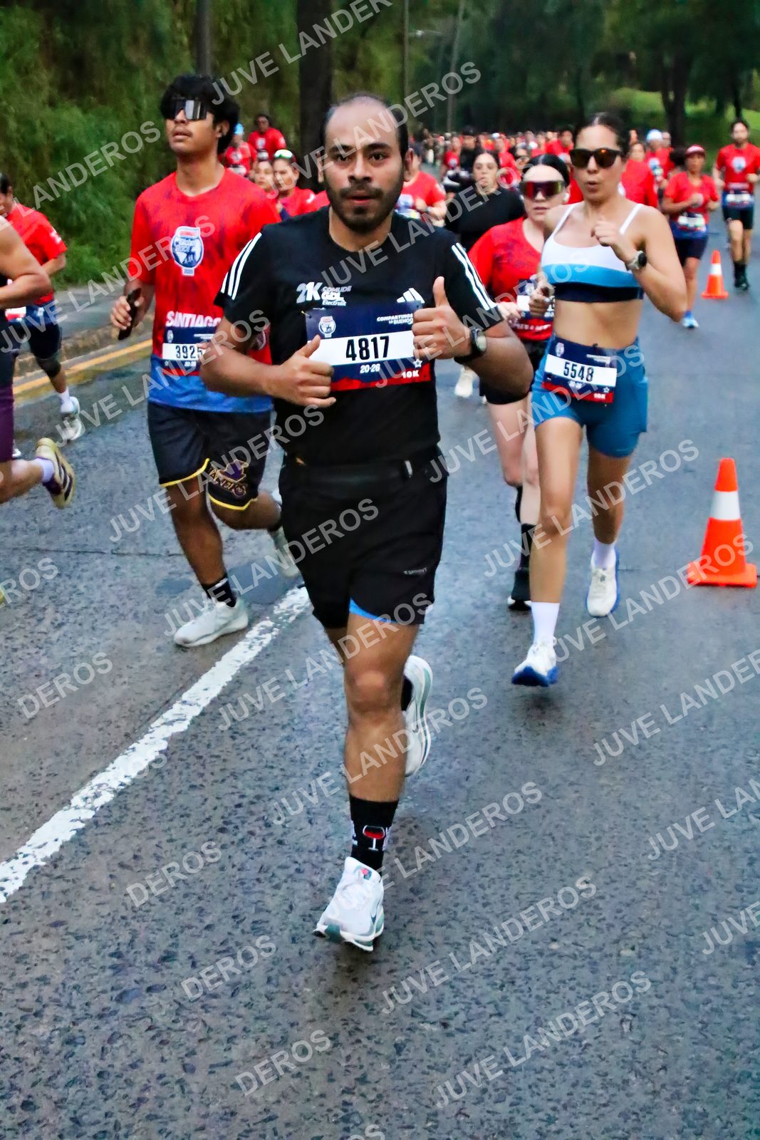 Foto de la CARRERA BIMBO GLOBAL RACE GUADALAJARA en Centro Comercial Andares, Blvd. Puerta de Hierro 4965, Zapopan a las 06:41 · dorsal 4817, 5548, 3925