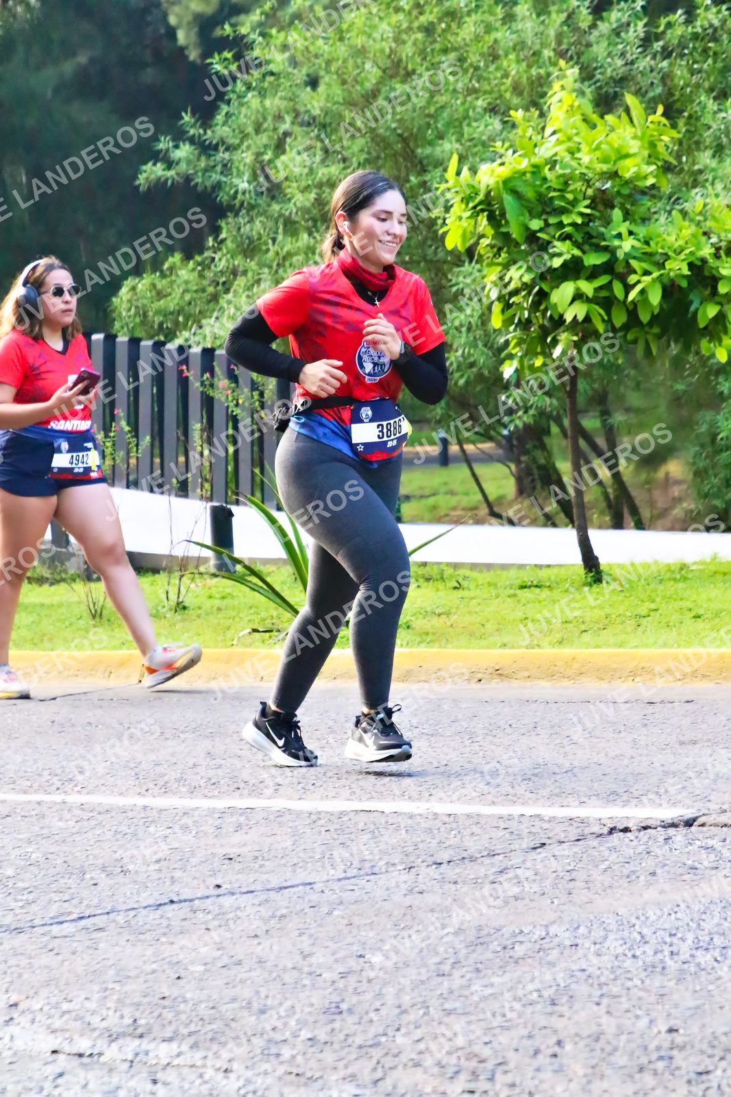 Foto de la CARRERA BIMBO GLOBAL RACE GUADALAJARA en Centro Comercial Andares, Blvd. Puerta de Hierro 4965, Zapopan a las 07:44 · dorsal 4942, 3886