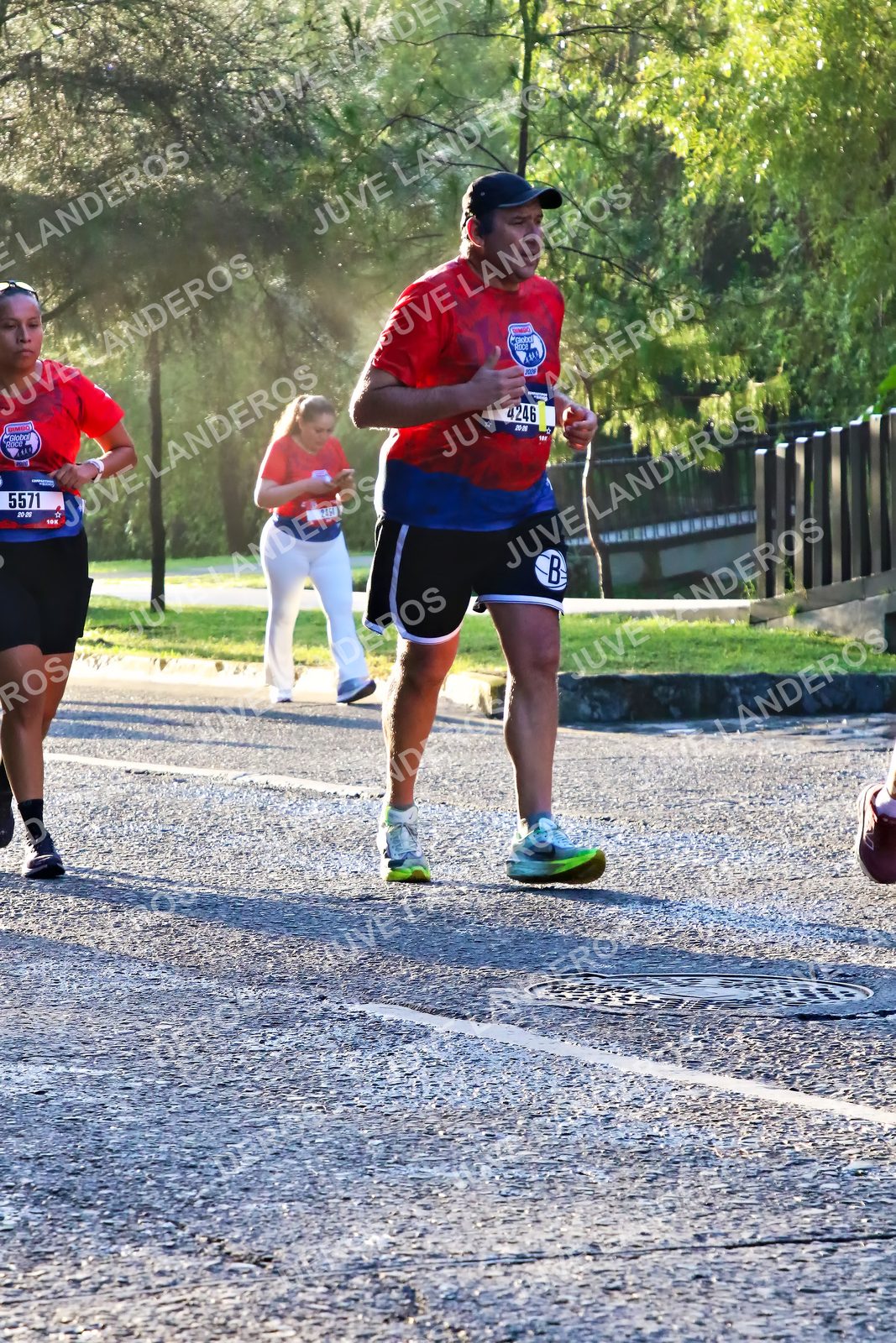 Foto de la CARRERA BIMBO GLOBAL RACE GUADALAJARA en Centro Comercial Andares, Blvd. Puerta de Hierro 4965, Zapopan a las 07:25 · dorsal 4246, 5571