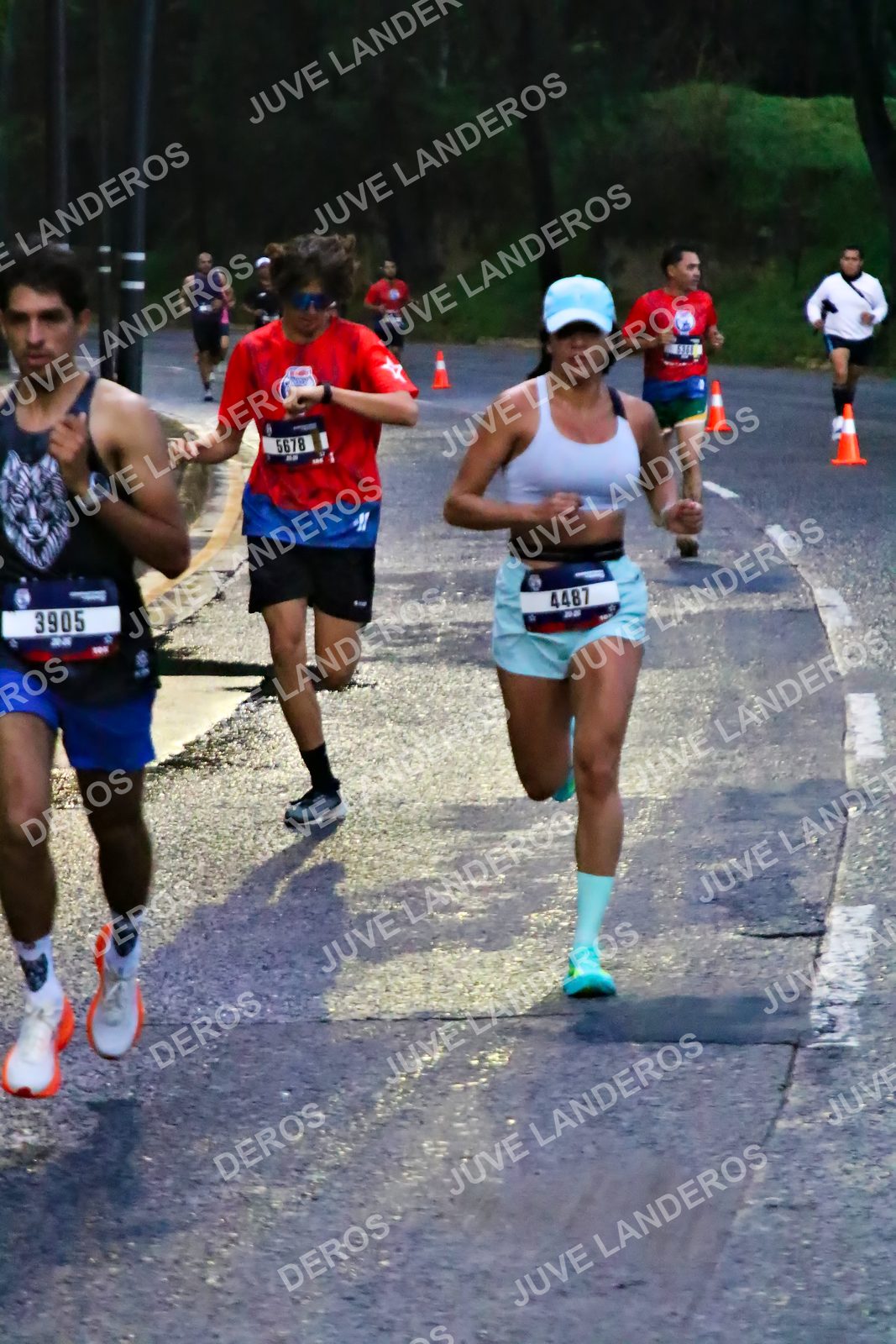 Foto de la CARRERA BIMBO GLOBAL RACE GUADALAJARA en Centro Comercial Andares, Blvd. Puerta de Hierro 4965, Zapopan a las 06:35 · dorsal 3905, 4487, 5678
