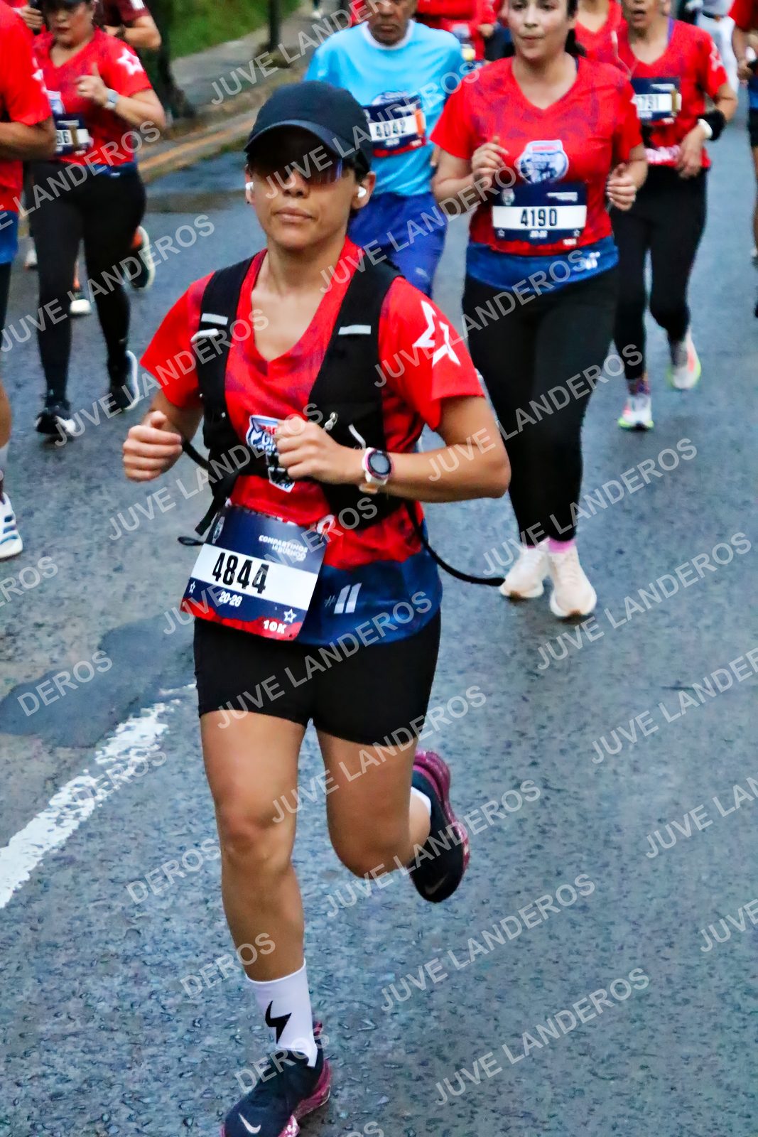 Foto de la CARRERA BIMBO GLOBAL RACE GUADALAJARA en Centro Comercial Andares, Blvd. Puerta de Hierro 4965, Zapopan a las 04:47 · dorsal 4844, 4190, 4042