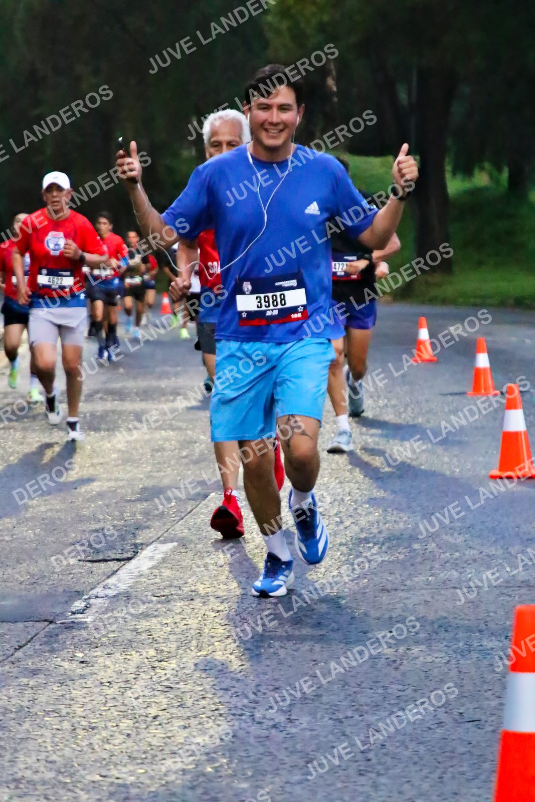 Foto de la CARRERA BIMBO GLOBAL RACE GUADALAJARA en Centro Comercial Andares, Blvd. Puerta de Hierro 4965, Zapopan a las 06:38 · dorsal 3988, 4622, 472