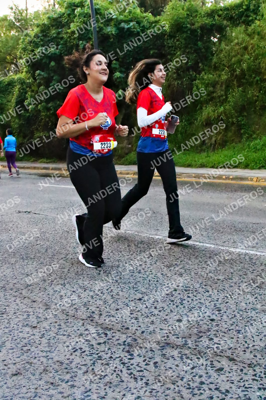Foto de la CARRERA BIMBO GLOBAL RACE GUADALAJARA en Centro Comercial Andares, Blvd. Puerta de Hierro 4965, Zapopan a las 07:10 · dorsal 2233