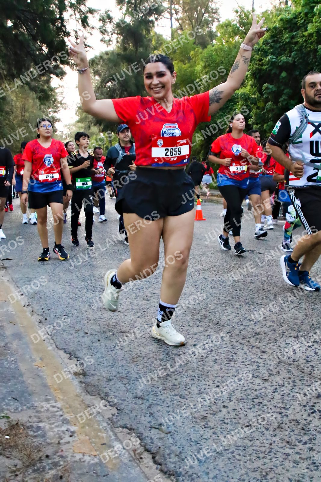 Foto de la CARRERA BIMBO GLOBAL RACE GUADALAJARA en Centro Comercial Andares, Blvd. Puerta de Hierro 4965, Zapopan a las 07:00 · dorsal 2859, 3121, 1896, 865